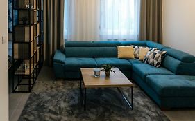 Todor Apartments Center